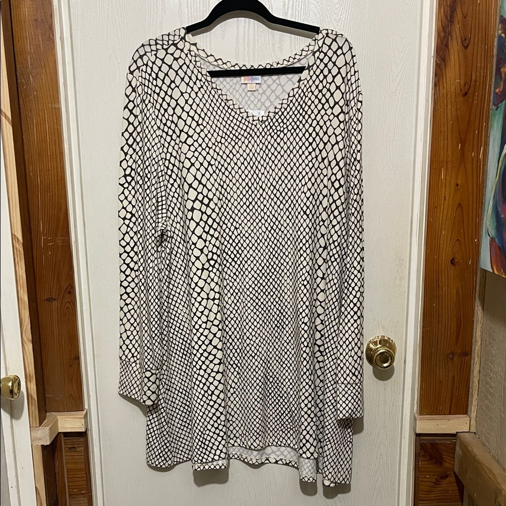 LuLaRoe  Black and White Elizabeth 3XL. BNWT